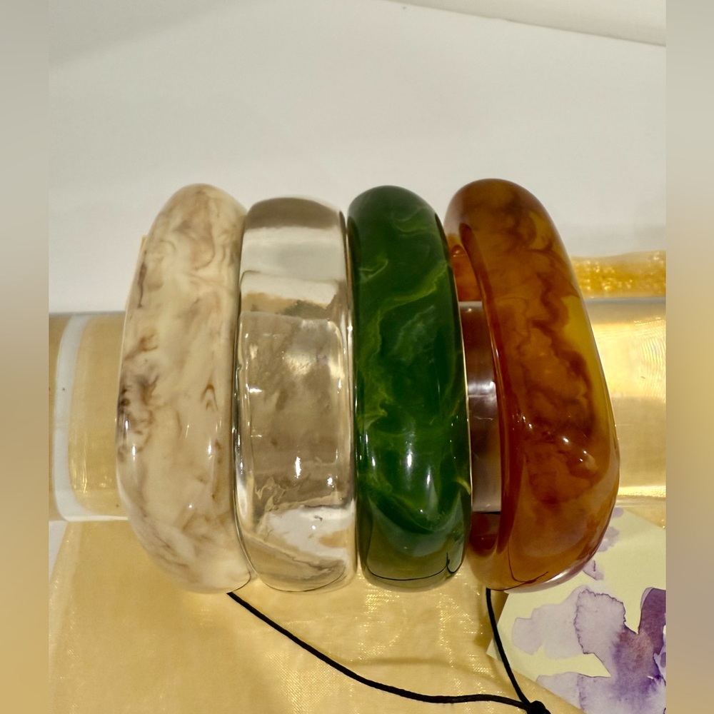 NWT‼️Set of 4 Acrylic Resin Chunky Bangle Bracelets - Picture 4 of 7
